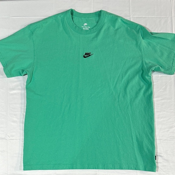 Nike Men's green Short Sleeve Tee. Mens Size X-Large Worn Once, Great condition - Picture 1 of 4